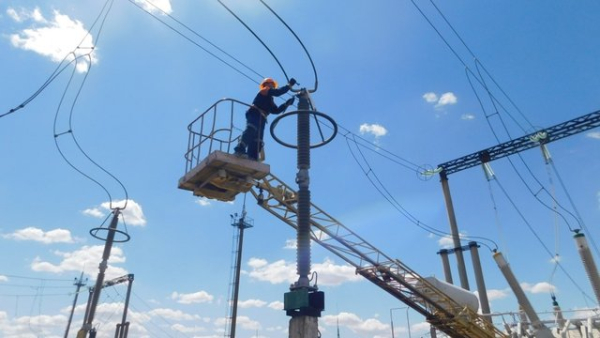 На Одещині майже відновлено електропостачання після потужного удару Росії у суботу, однак існують обмеження в мережі – “Укренерго”