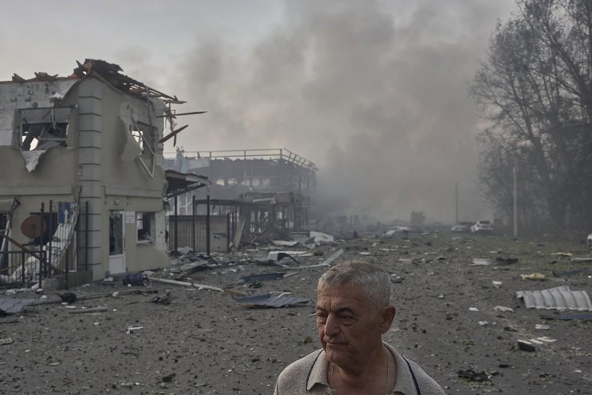 У селищі Мила від удару РФ та детонації загинуло 27 осіб 16