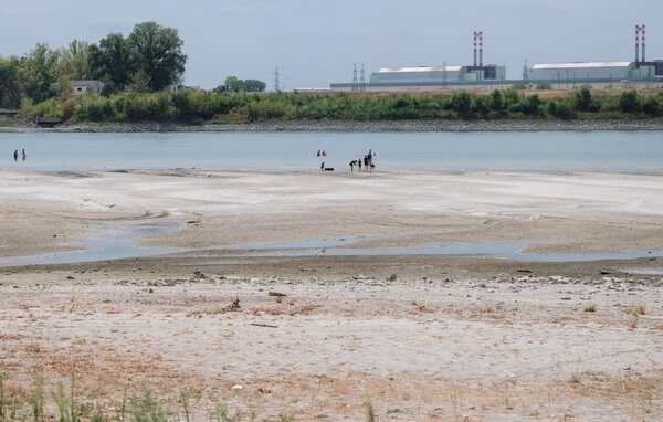 Угорщина знову запустить АЕС завдяки зростанню рівня води в Дунаї