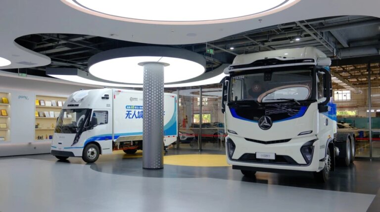 Китайський виробник планує до 2030 року вивести на дороги 100 000 автономних вантажних автомобілів. 16