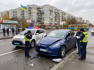 Tesla ДТП Київ поліція