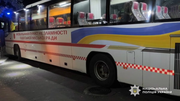 Залишки безпілотника противника, який влучив в квартиру житлового будинку в Одесі, були вилучені. 6