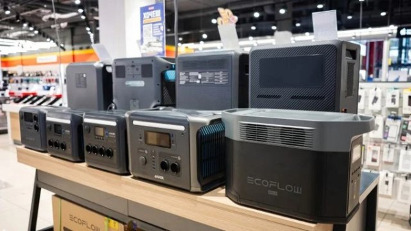 Продажі зарядних станцій в мережі “Епіцентр” збільшилися на 28%, а павербанків – на 44% через масовані обстріли.