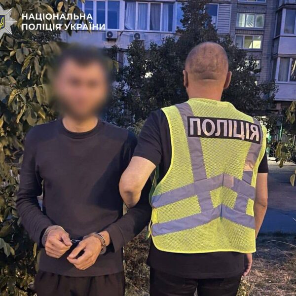 Шахраї викрали з помешкання літньої жінки на Оболоні майже 750 тисяч гривень.