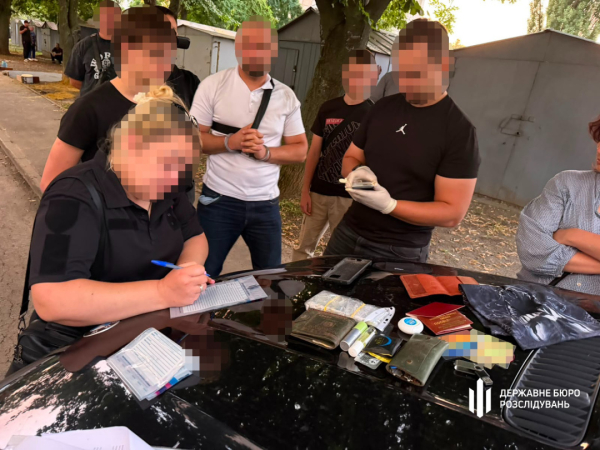«Продай квартиру і пожертвуй мені»: затримано офіцера, який вимагав 10 тисяч доларів у військового в СЗЧ 4