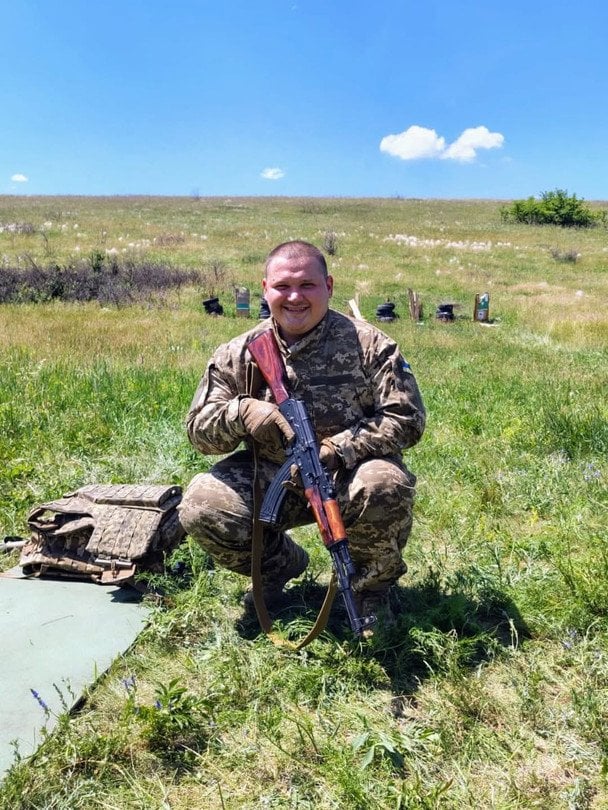 Олександр Порядинський, переможець «Х-Фактора», долучився до лав Збройних Сил України. 4