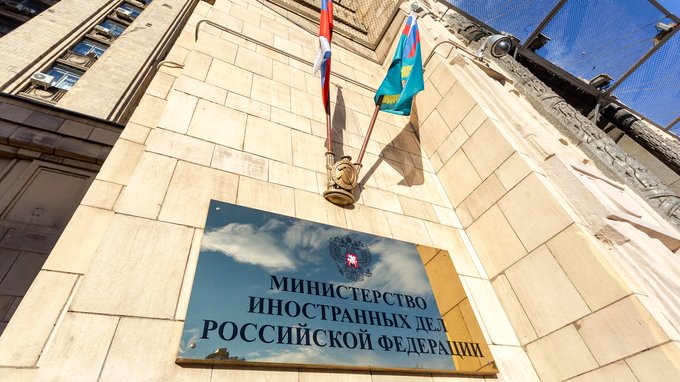 МЗС Росії оголосило «суворий докір» японському послу стосовно реакції Токіо на візит Путіна на острів Ітуруп. 2