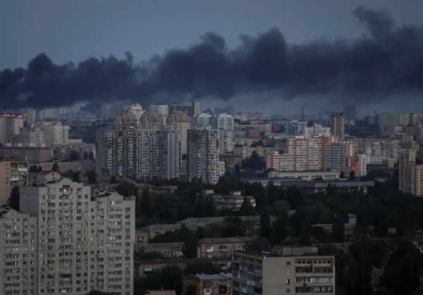 Дим над містом після обстрілу