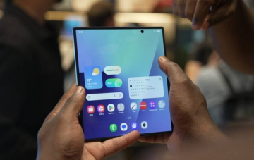 Samsung створює нову фабрику для гнучких екранів: сегмент OLED досягне 6,3 млрд доларів 8 Складаний iPhone, фото з соцмереж