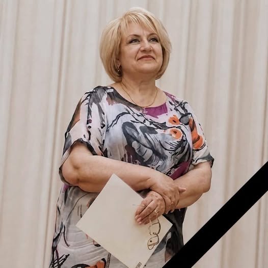 Уламки російських дронів зруйнували будинок на Київщині, спричинивши загибель директорки київського ліцею разом з чоловіком і онуком. 26
