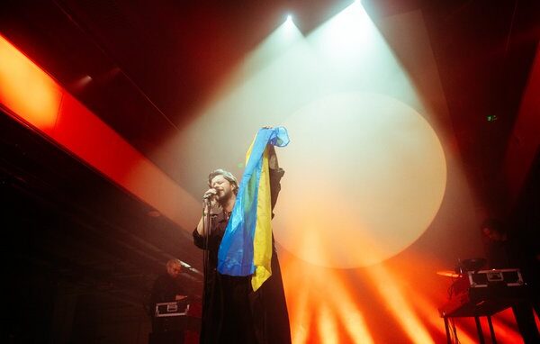 Австралійське тріо Breathe прикрасило обкладинку свого альбому світлиною з виступу в столиці України.