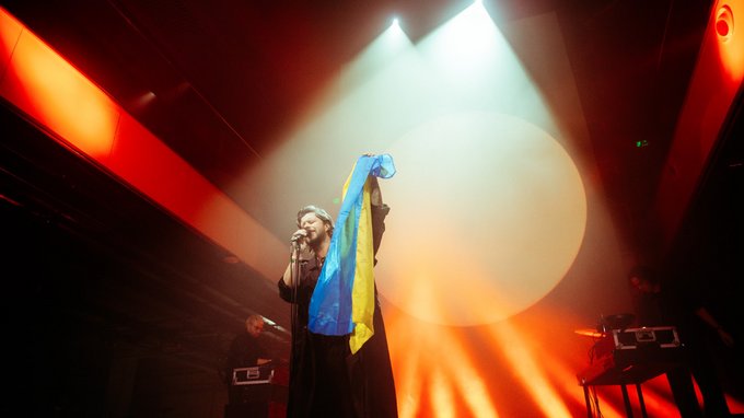 Австралійське тріо Breathe прикрасило обкладинку свого альбому світлиною з виступу в столиці України. 2