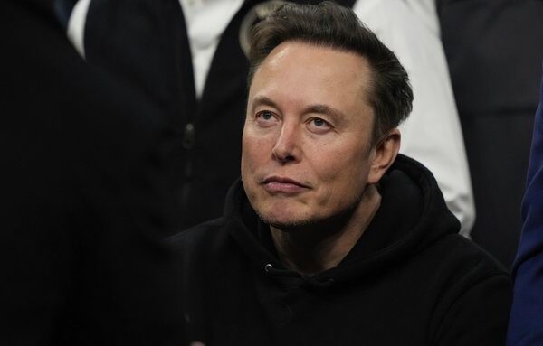 Зеленський: Маск наразі виступає проти використання Starlink на території РФ через “загрозу ескалації”
