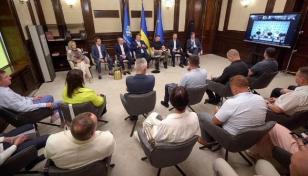 Для населених пунктів, розташованих поблизу лінії фронту, запроваджено програму «Безпечний шлях для учнів».