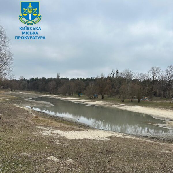 Екс-очільника КП підозрюють у розкраданні коштів, виділених на очищення та облаштування озера Синє.