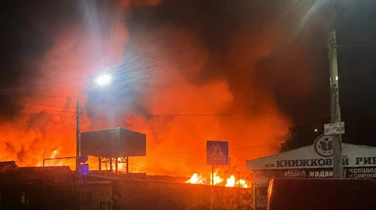 Київ під російським ракетним ударом, загоряння на "Петрівці", троє людей зазнали поранень. 2