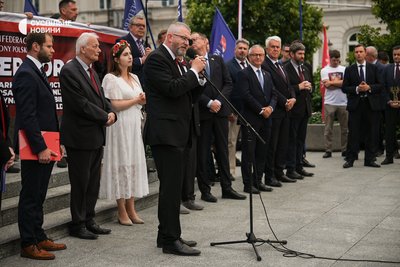 Євродепутат і лідер польської ультраправої політичної партії «Конфедерація польської корони» Гжегож Браун виступає під час Волинського маршу у Варшаві, 12 липня 2026 року