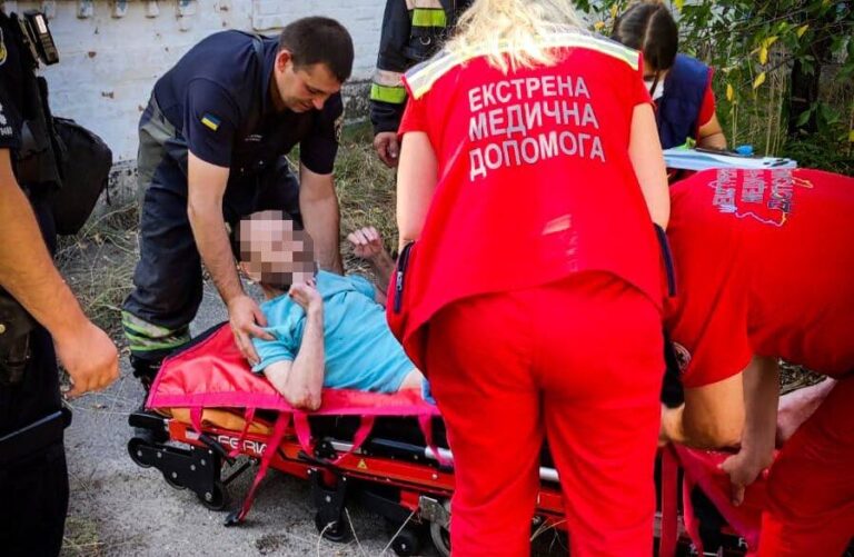 На Київщині рятувальники вдруге витягли з колодязя одного чоловіка. 25 На Київщині рятувальники вдруге витягли з колодязя одного чоловіка. 13