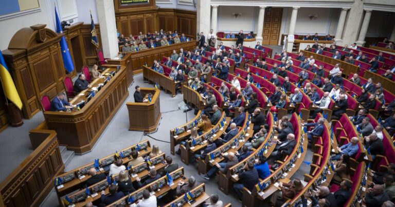 Верховна Рада відновила роботу: кадрові перестановки, протести та інтриги в Міністерстві оборони. 25 Верховна Рада відновила роботу: кадрові перестановки, протести та інтриги в Міністерстві оборони. 25