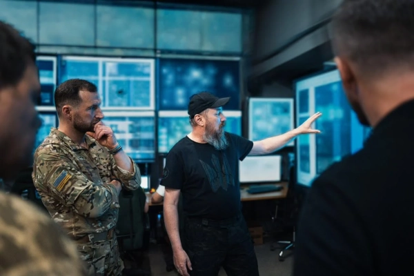 «Новий очільник оборонного відомства прагне здобути перемогу — і має план, як досягти цієї мети»: The National Interest про Євгена Хмару 8