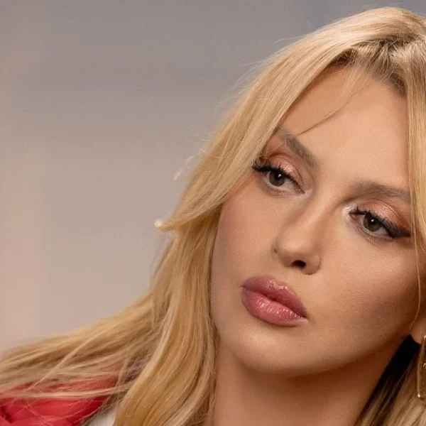 Оля Полякова, на тлі чуток про можливість політичної кар’єри, виступила із заявою та публічно вибачилася за “концтабір”.