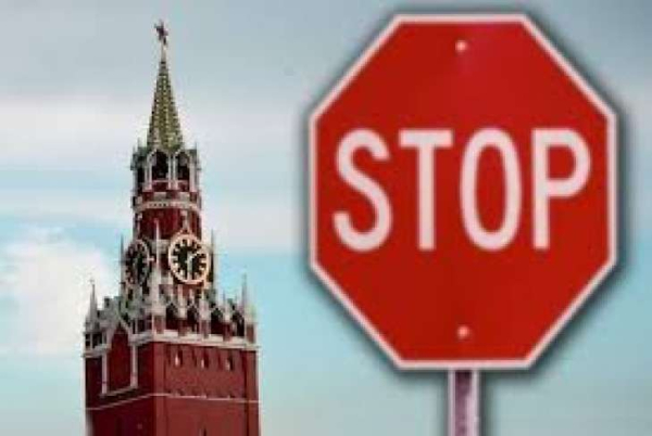Пересування кораблів у Новоросійському порту повністю припинено, – заявив президент.