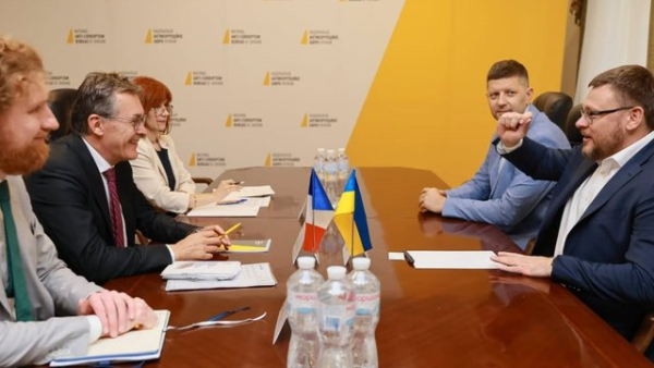Глава французької дипломатичної місії провів зустріч з вищим керівництвом Національного антикорупційного бюро.
