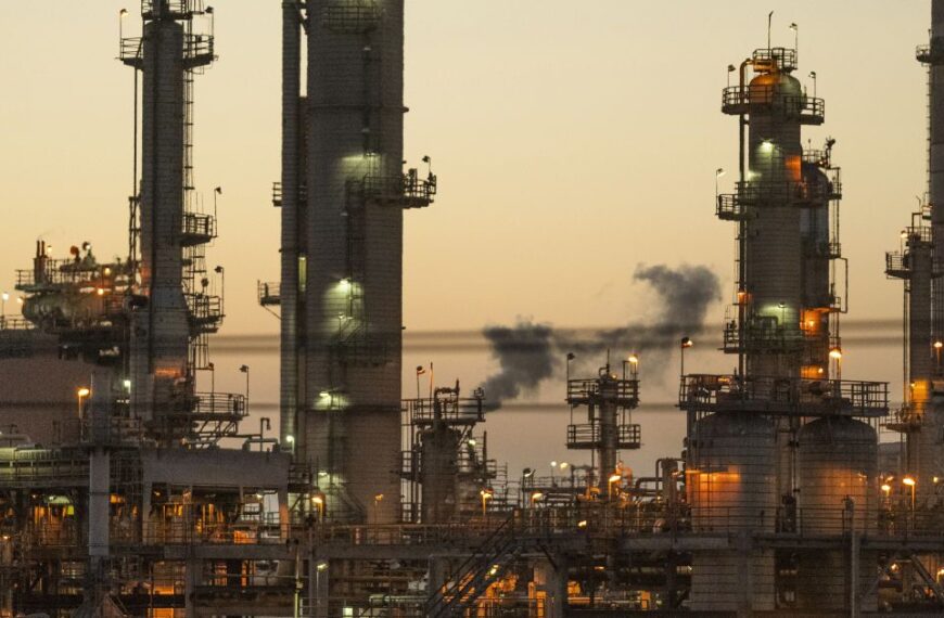 Удари по нафтопереробних заводах принесли успіх: переробка нафти&hellip;