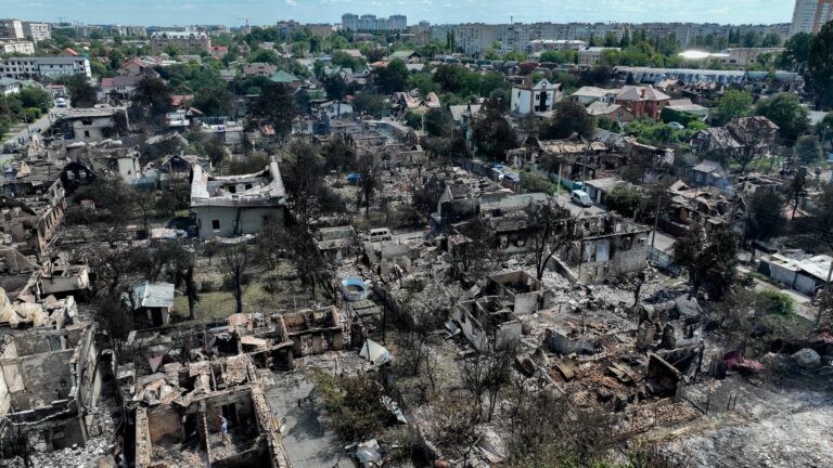 Приватні помешкання у Вишневому, яких понад 250, разом із 27 багатоквартирними будинками зазнали руйнувань. 25 Приватні помешкання у Вишневому, яких понад 250, разом із 27 багатоквартирними будинками зазнали руйнувань. 12