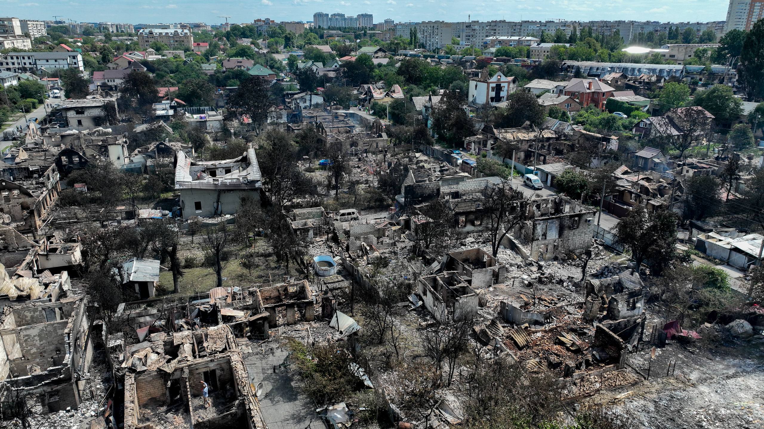 Приватні помешкання у Вишневому, яких понад 250, разом із 27 багатоквартирними будинками зазнали руйнувань. 13 Фото до статті