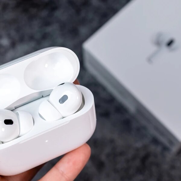 Apple готує AirPods з камерами: що про них відомо?