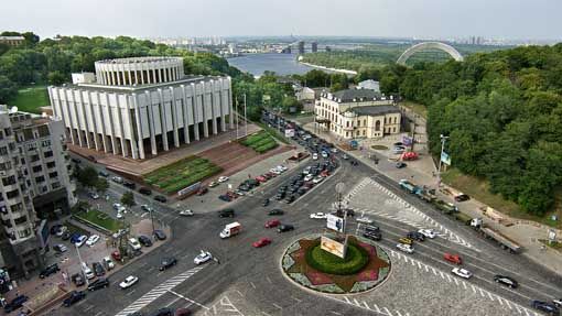 Із 15 серпня частково обмежили рух транспорту Європейською площею