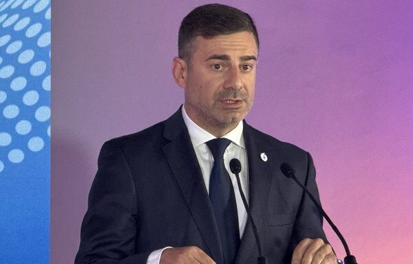 Уповноважений Верховної Ради з прав людини Дмитро Лубінець повідомив, що кількість ветеранів в Україні перевищила два мільйони, і близько половини опитаних громадян вважають, що права ветеранів недостатньо захищені.