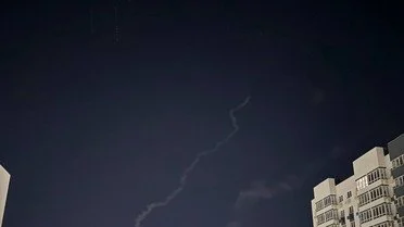 Атака на Новоросійськ триває вже кілька годин, центр міста оповитий димом, є повідомлення про влучання (фото, відео) 7 Атака на Новоросійськ_4 / © Exilenova+