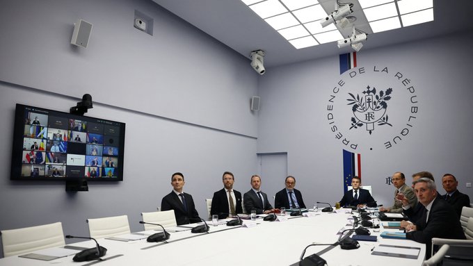 В оточенні Макрона пояснили, що буде обговорювати коаліція бажаючих 2
