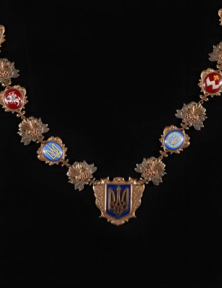 Відвідати купол Верховної Ради, вишневий сад, пролетіти над Черкащиною, почути дитячі мрії – у столиці презентували вражаючу експозицію 12