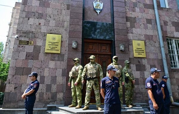 Колишні президенти Кочарян і Саргсян перебувають під підозрою у корупції у Вірменії