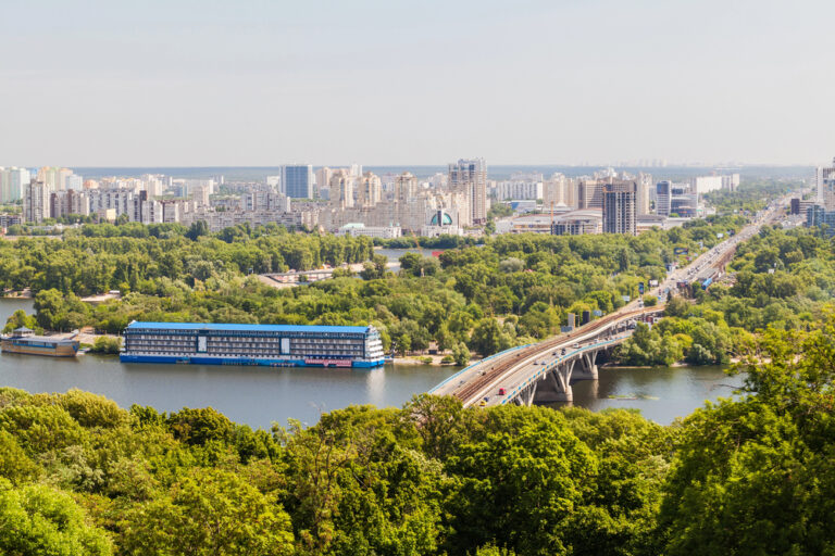 Рух мостом Метро в Києві буде обмежено до кінця літа. 40