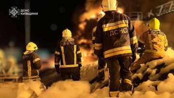 Україну очікує непроста зима: енергетика стикається з ризиком повторних атак, а оборона не забезпечує повної захищеності. 10 Наслідки атаки на енергооб'єкт: ДСНС ліквідовує пожежу