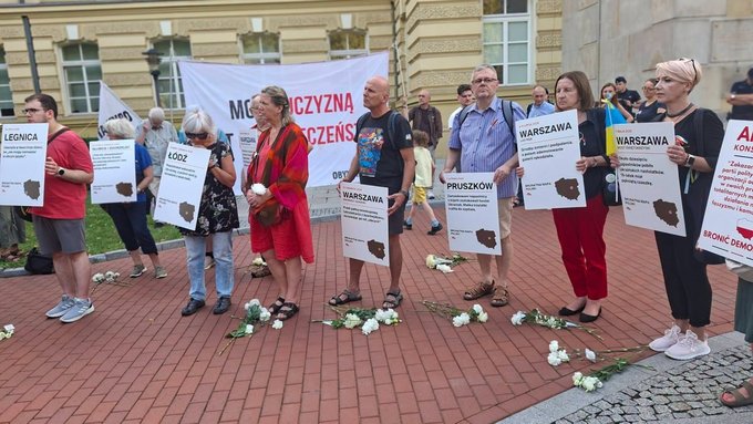 У Варшаві відбулася акція протесту проти нападів на громадян України, під час якої прем'єр-міністру Туску було передано відповідну петицію. 2