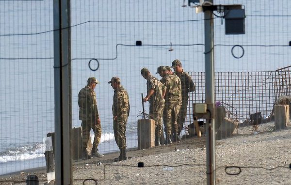 Іспанія та Марокко перекинули додаткові війська до кордону Сеути на тлі закликів до нового штурму.