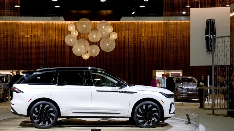 Американська компанія Ford відновлює виробництво позашляховиків Lincoln у Сполучених Штатах, переносячи його з Китаю. 2