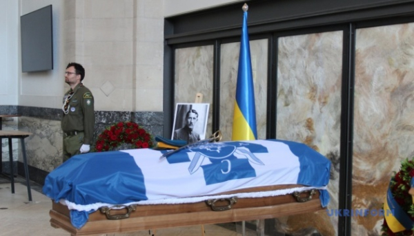 В Роттердамі ексгумували тіло полковника Євгена Коновальця 4 В Роттердамі ексгумували тіло полковника Євгена Коновальця 3