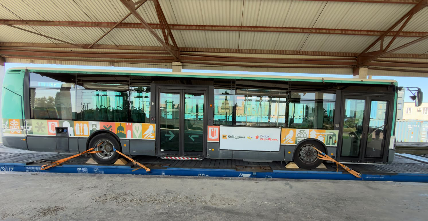 Київщина передала Одесі три дизельні автобуси, які допоможуть з перевезеннями