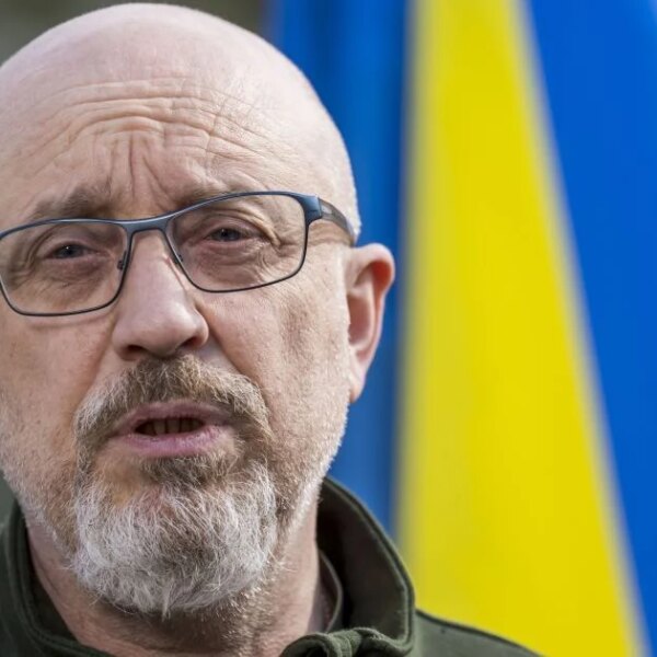 Повна мобілізація”: Резніков закликає жінок до військової служби