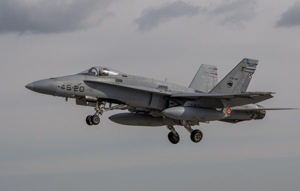 Іспанський винищувач F-18 збив неідентифікований безпілотник над територією Румунії. В Альянсі оборони припускають, що він міг належати Росії.