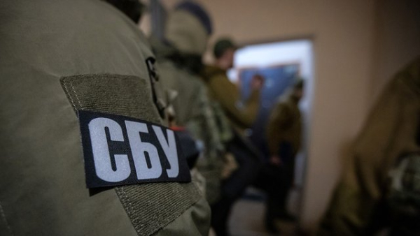 Служба безпеки України виявила та затримала російського агента у Збройних Силах України. Ця особа надавала інформацію для коригування ворогом ударів по автозаправних станціях у Полтавській області. 9