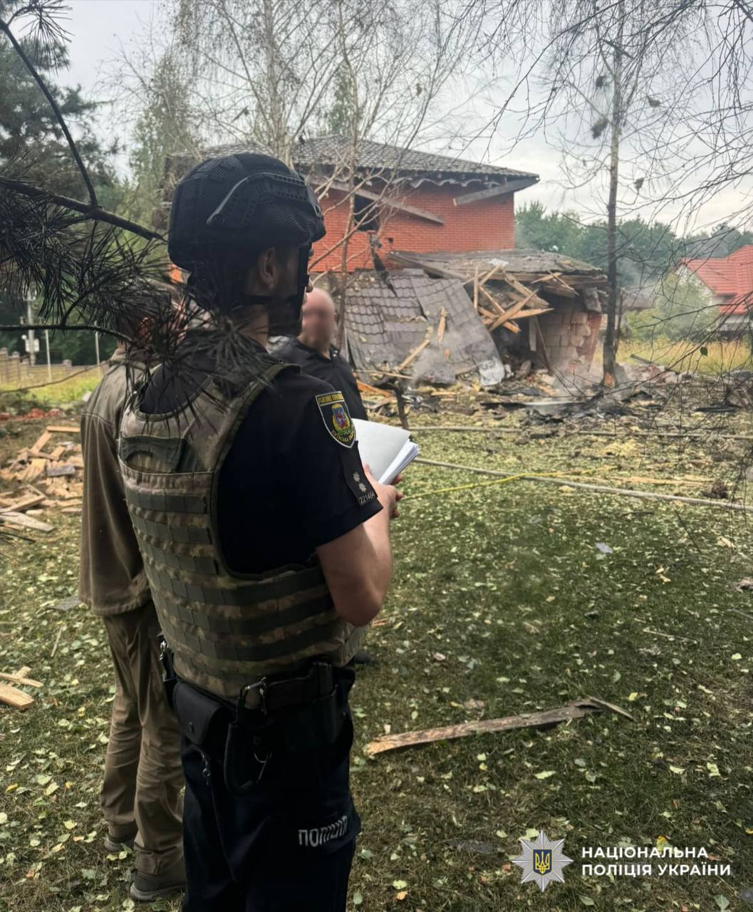 У регіоні Києва через агресивні дії ворога постраждали складські приміщення та житловий будинок високої поверховості, є поранені. 7