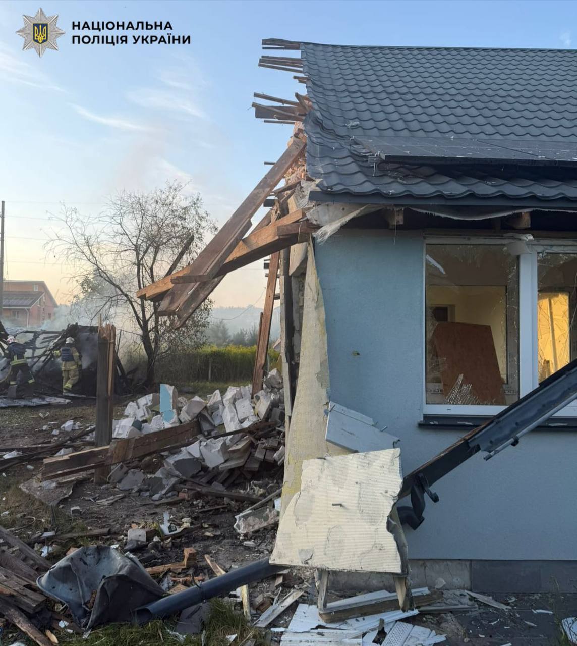 У регіоні Києва через агресивні дії ворога постраждали складські приміщення та житловий будинок високої поверховості, є поранені. 8