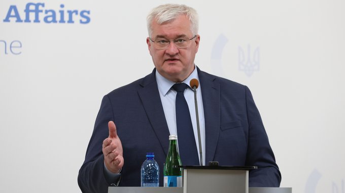Сибіга розкритикував ЮНІСЕФ за те, що він поставив в один ряд агресора та жертву, а також за заяви щодо загибелі дітей в Україні та Росії. 2